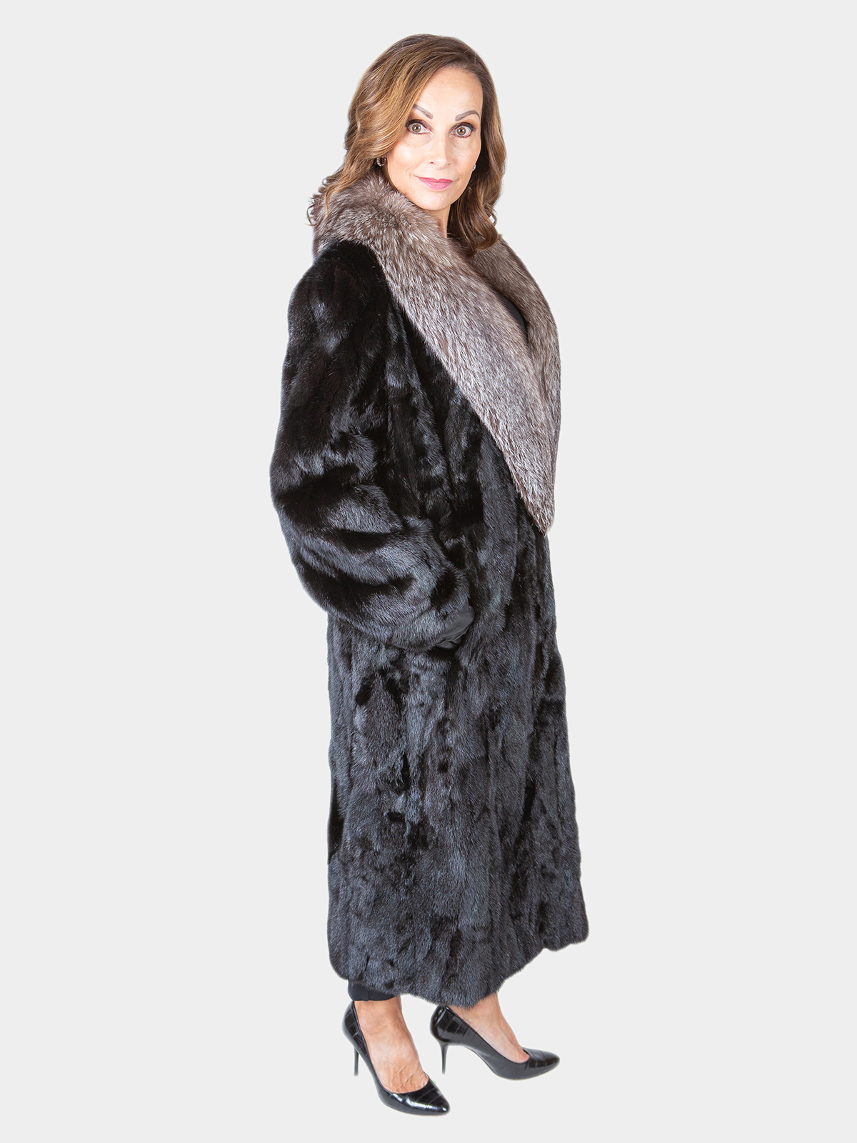 Sectioned Ranch Mink Fur Coat With Indigo Fox Collar Medium Estate Furs