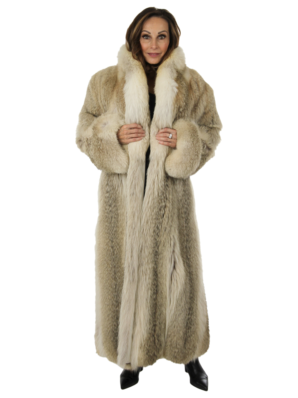 Woman's Coyote Fur Coat - Medium | Estate Furs