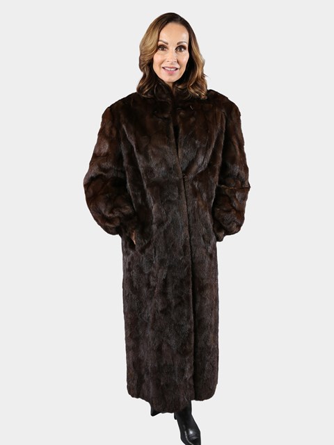 Woman's Mahogany Sculptured Mink Fur Coat Reversing to Stankama Fabric