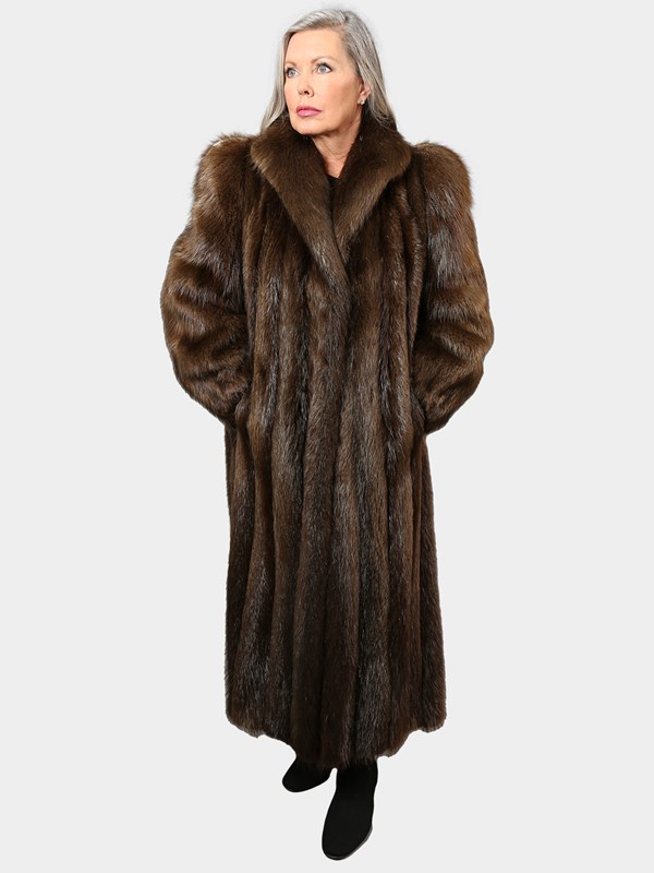 Men's Medium Tone Brown Long Hair Beaver Fur Coat - Estate Furs