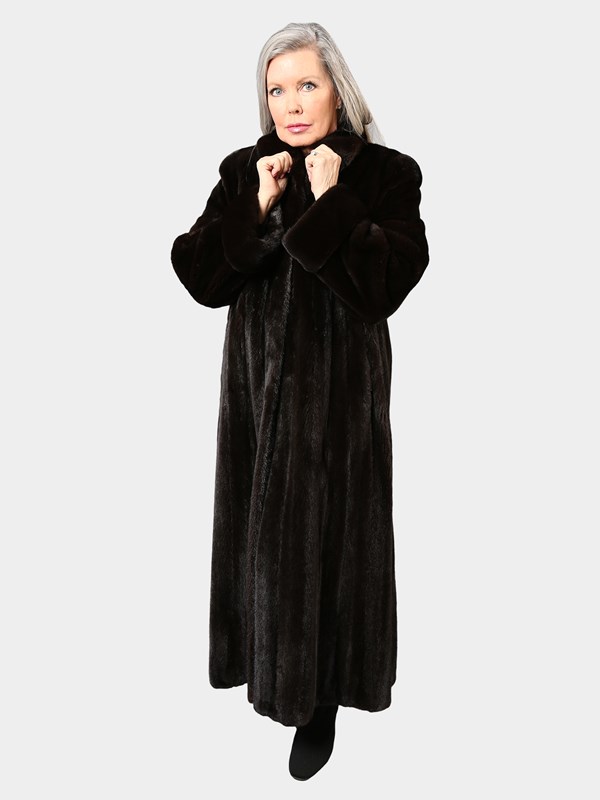 Woman's Ranch Female Mink Fur Coat - Medium| Estate Furs